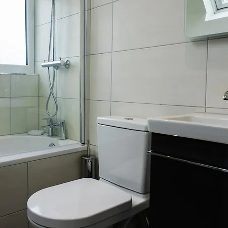 펜션 Charming Newly Renovated In