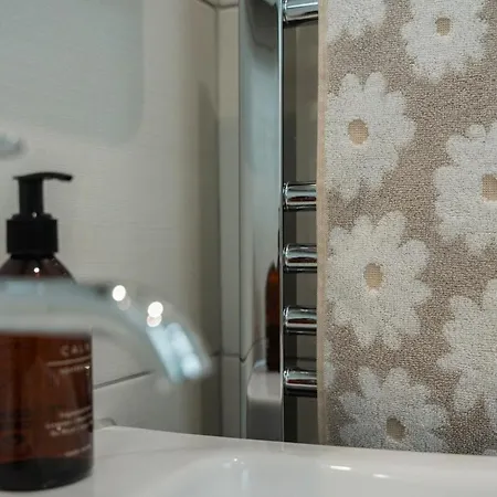 Charming Newly Renovated In 펜션 해러게이트