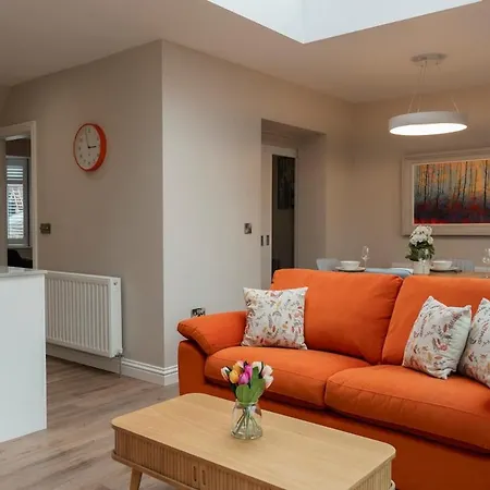 Charming Newly Renovated In Holiday home