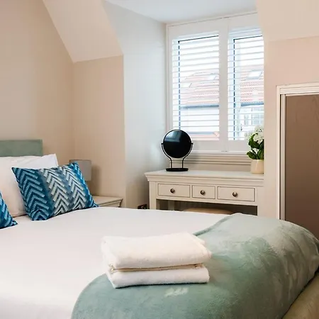 Charming Newly Renovated In Holiday home *